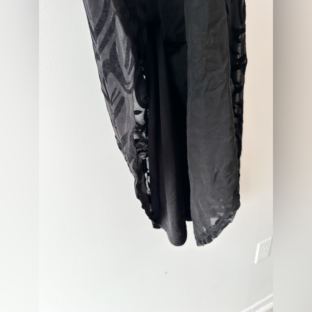 Black Sleeveless Knee Length Dress - V-Neck - Velvet Pattern Detail -Size:Medium - Picture 4 of 8